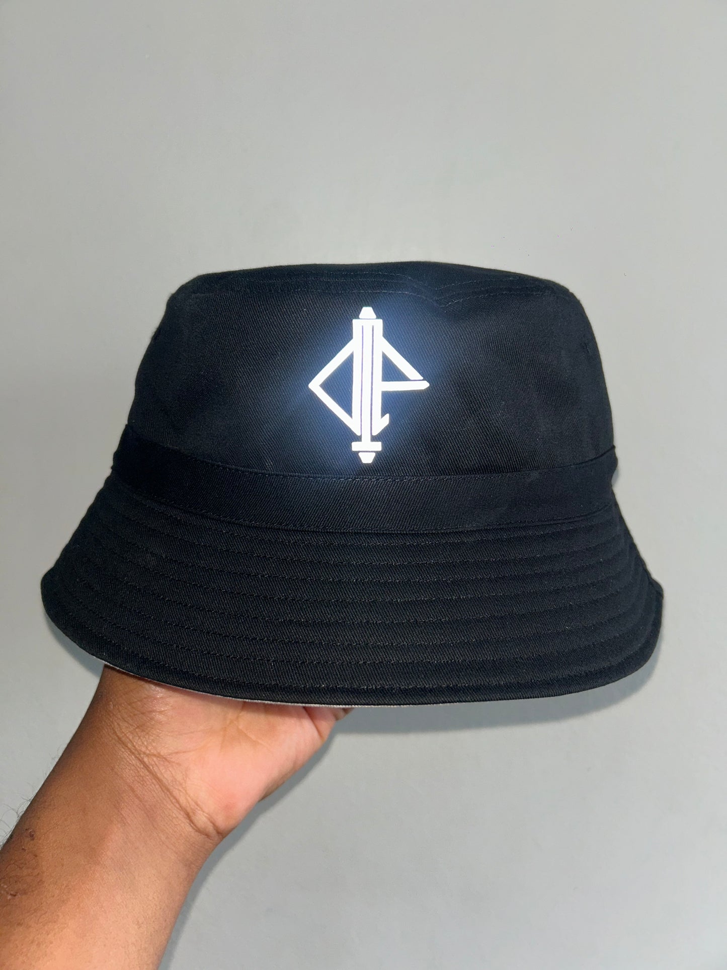 Black/ Grey reversible reflective bucket hat